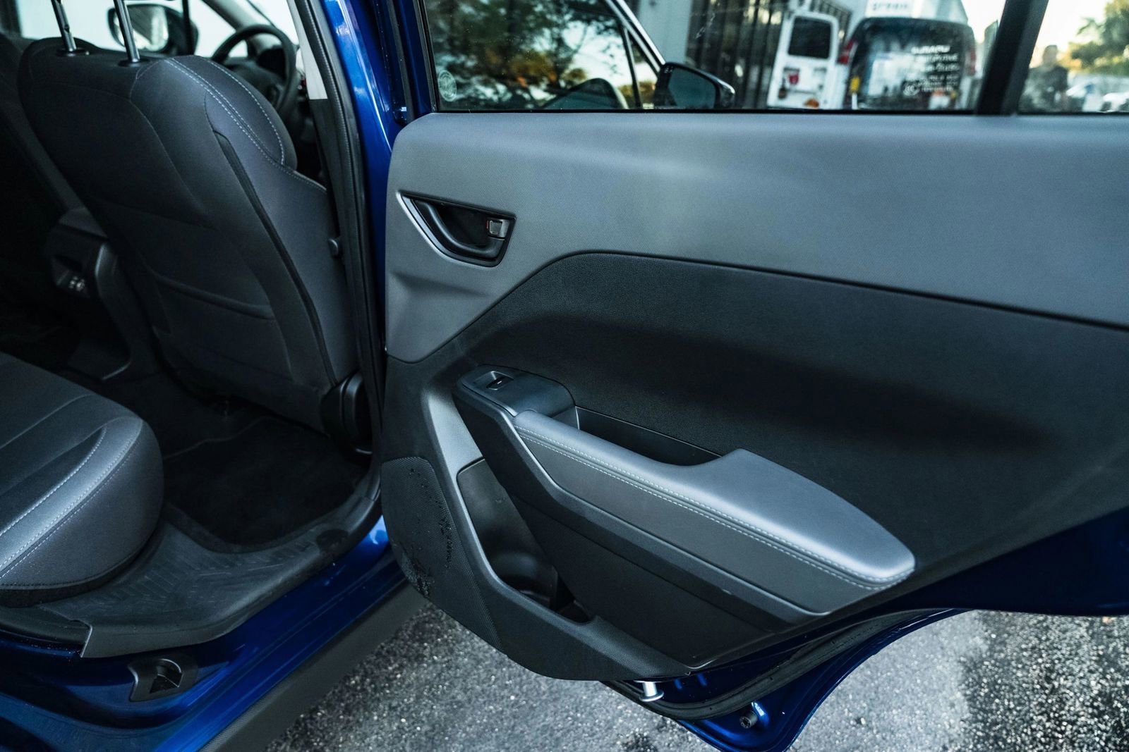 Used 2025 Subaru Crosstrek 2.0i Premium image 39