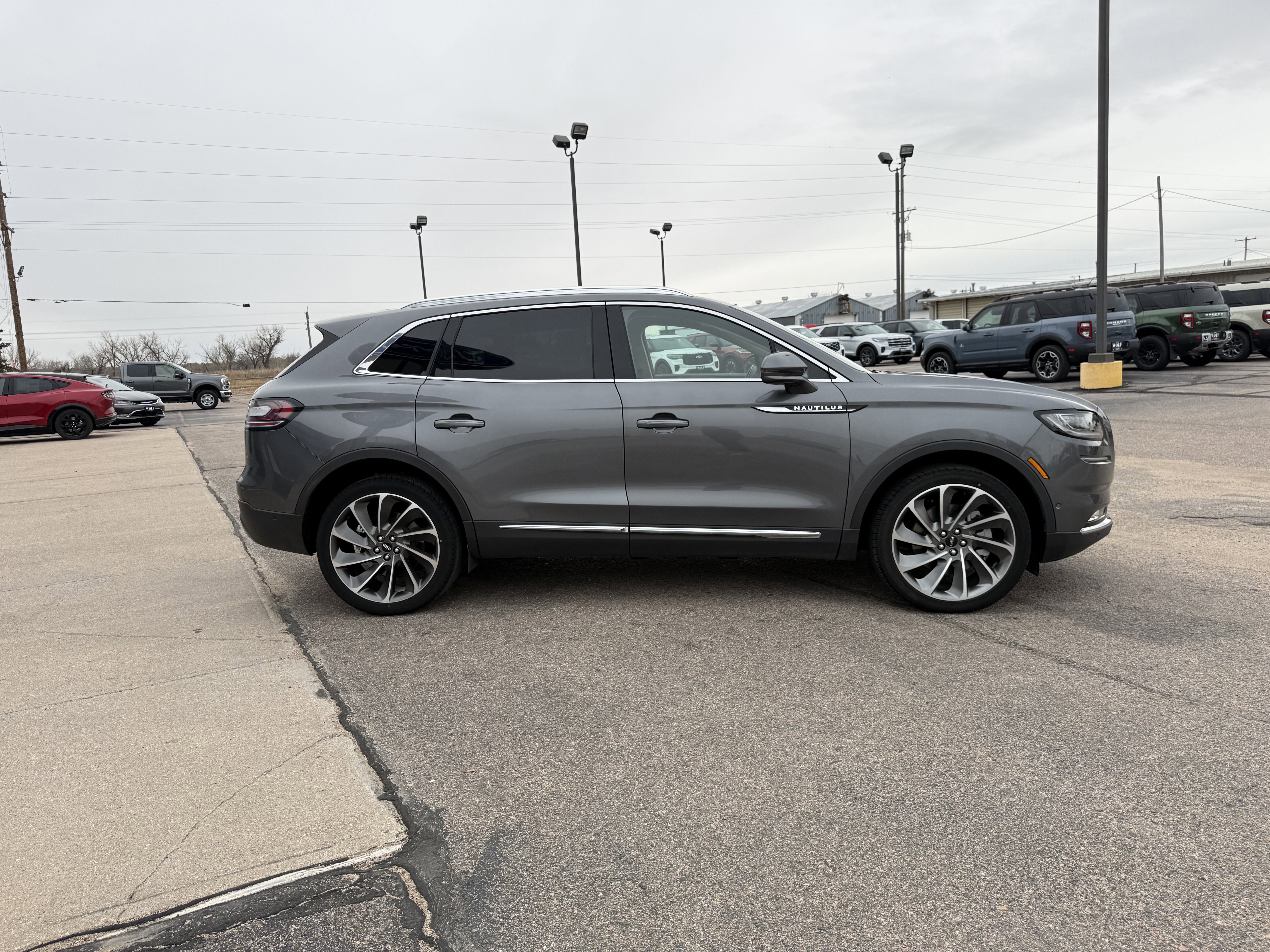 Used 2022 Lincoln Nautilus Reserve w/ Equipment Group 202A image 6