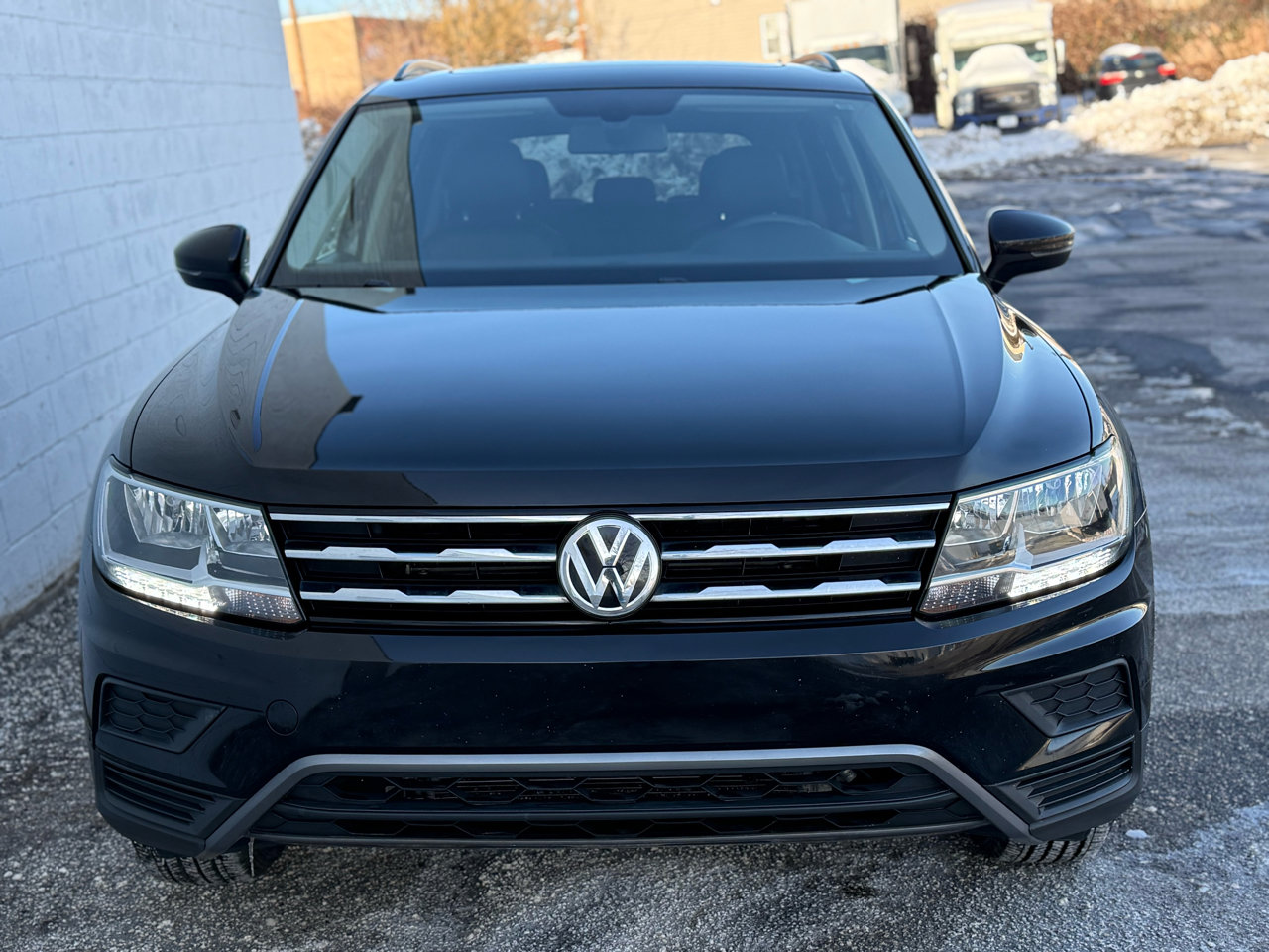 Used 2020 Volkswagen Tiguan SE w/ Panoramic Sunroof Package image 6