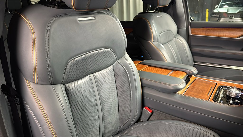 Used 2022 Jeep Grand Wagoneer Series II image 12