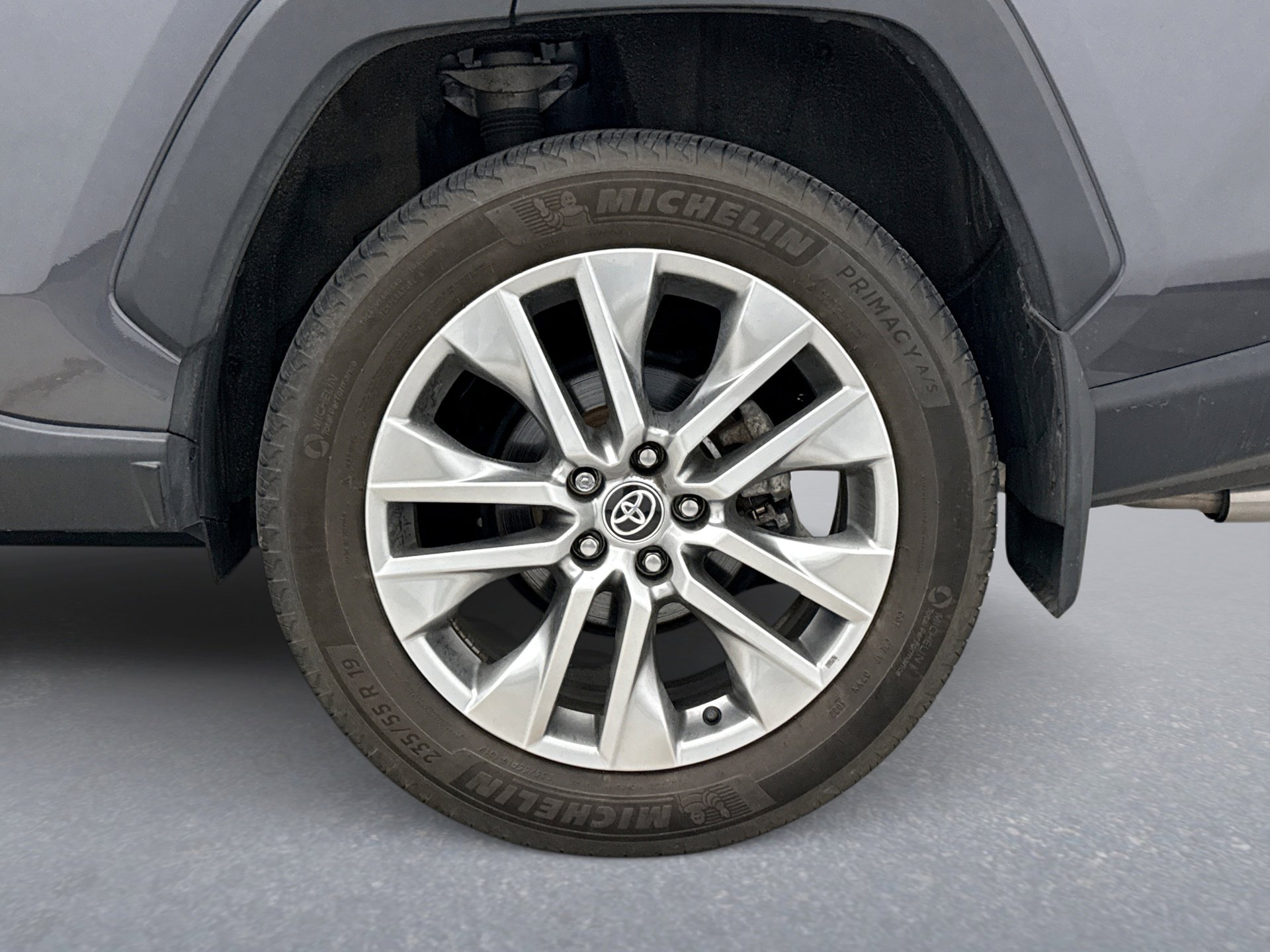 Used 2023 Toyota RAV4 XLE Premium image 12