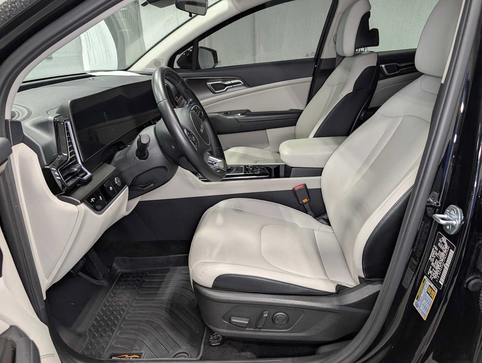 Used 2023 Kia Sportage EX FWD image 4
