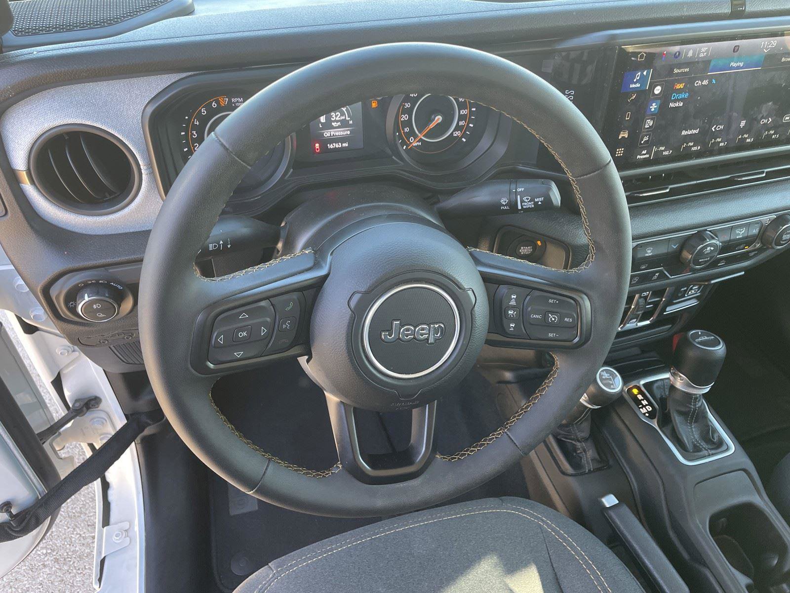 Used 2025 Jeep Gladiator Sport image 13