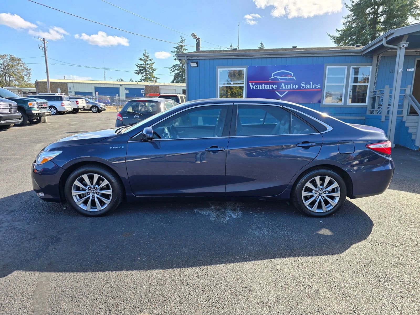 Used 2016 Toyota Camry XLE FWD image 2