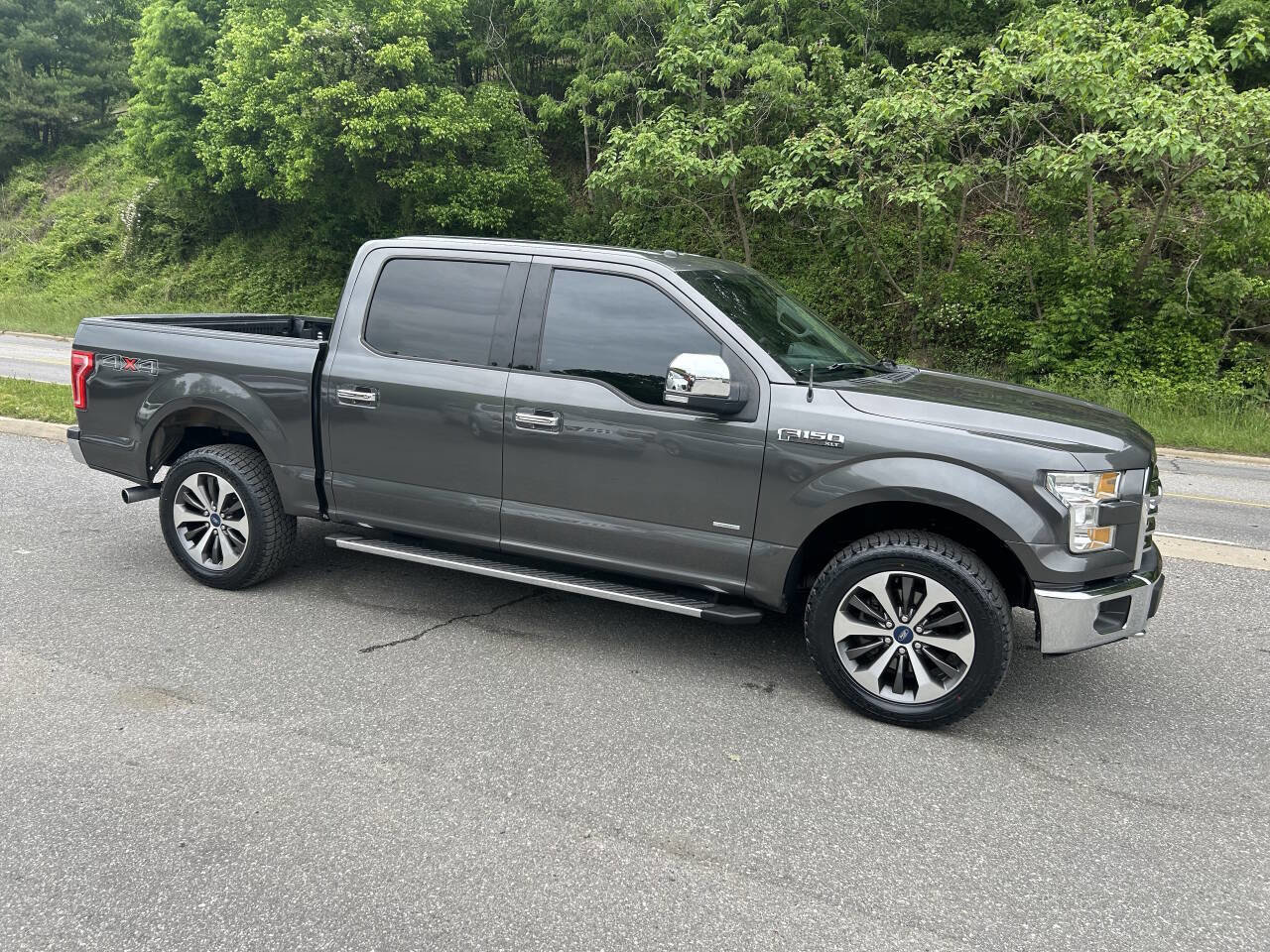 Used 2015 Ford F150 XLT w/ Equipment Group 302A Luxury image 9