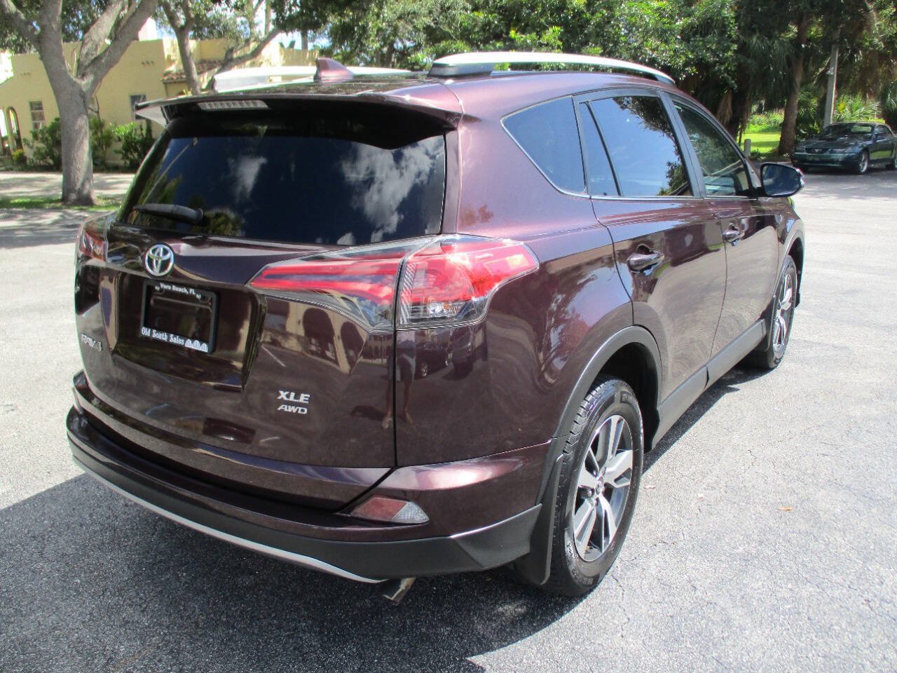 Used 2017 Toyota RAV4 XLE AWD/4WD image 8