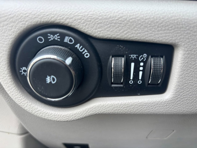 Used 2022 Chrysler Pacifica Touring-L AWD/4WD image 14