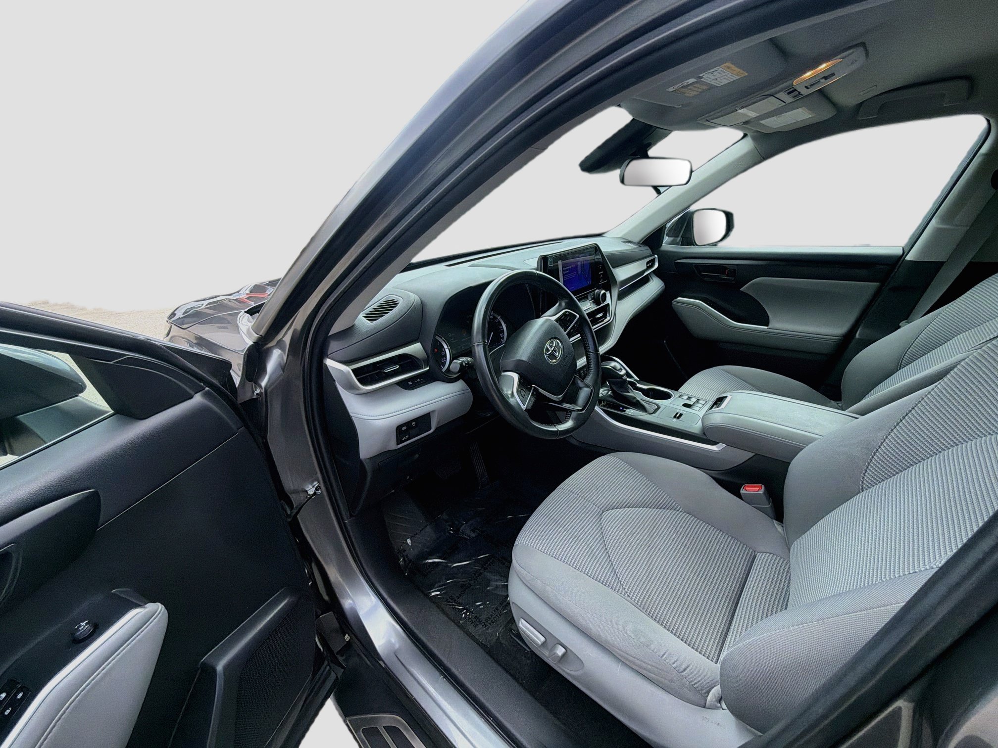 Used 2023 Toyota Highlander LE FWD image 9