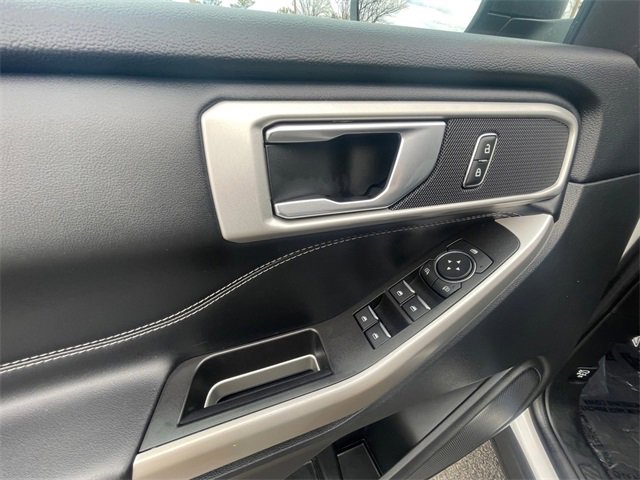 Used 2022 Ford Explorer XLT w/ Equipment Group 202A image 11
