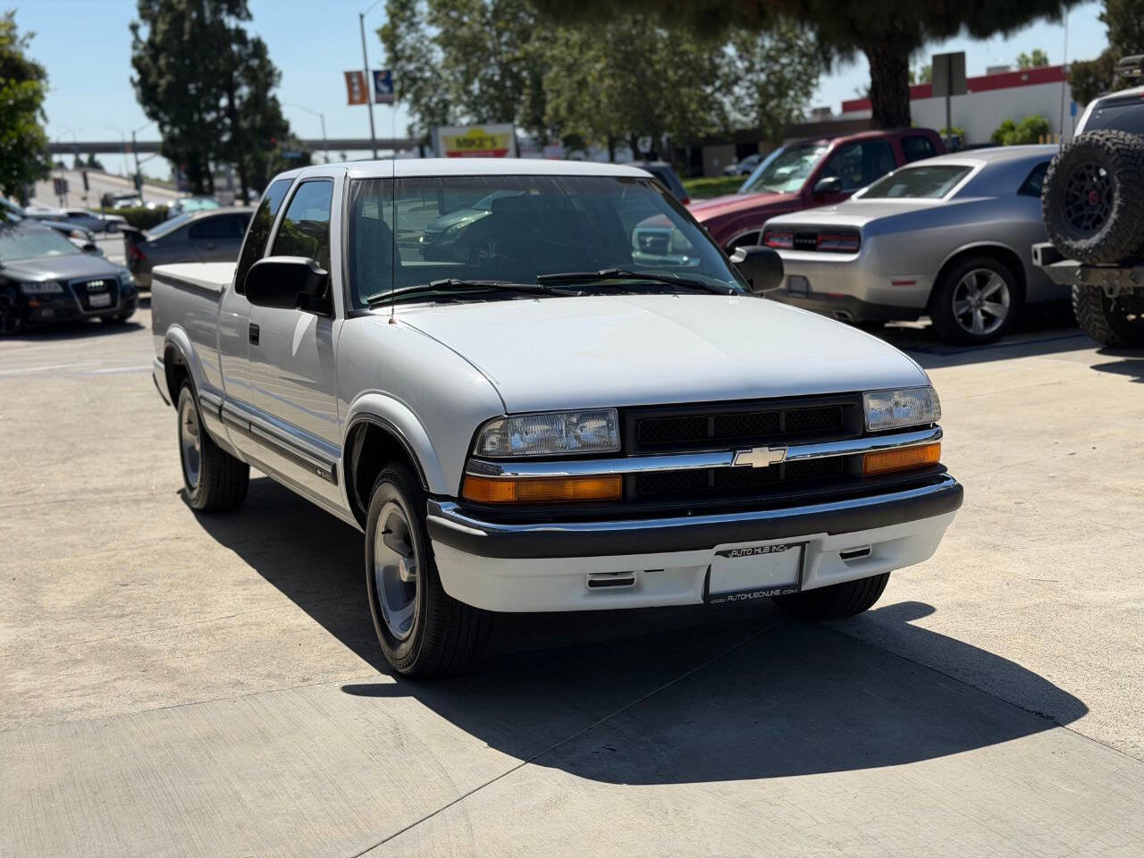 Used 2000 Chevrolet S10 Pickup LS w/ Preferred Equipment Group RWD image 4
