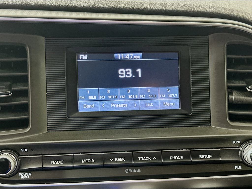 Used 2019 Hyundai Elantra SE w/ Cargo Package FWD image 17