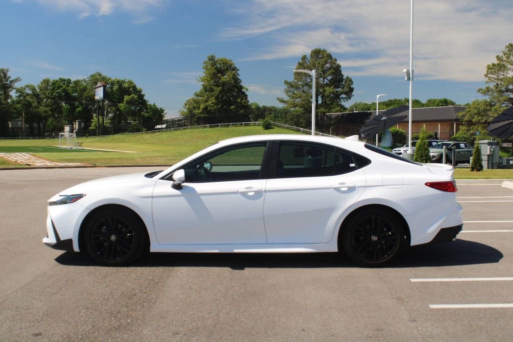 Used 2025 Toyota Camry SE FWD image 12