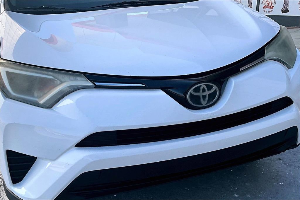 Used 2017 Toyota RAV4 LE image 30
