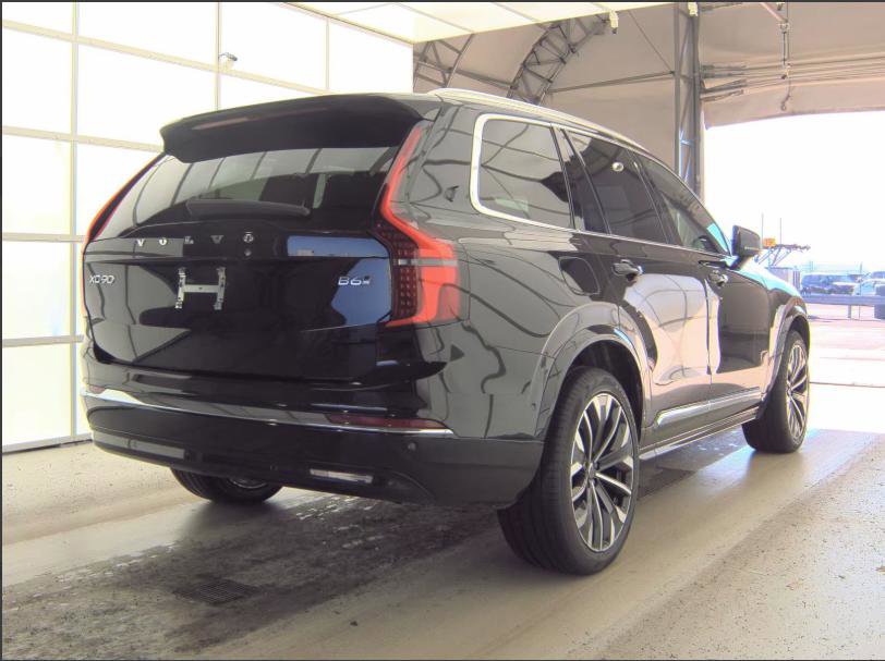 Used 2025 Volvo XC90 B6 Plus image 2