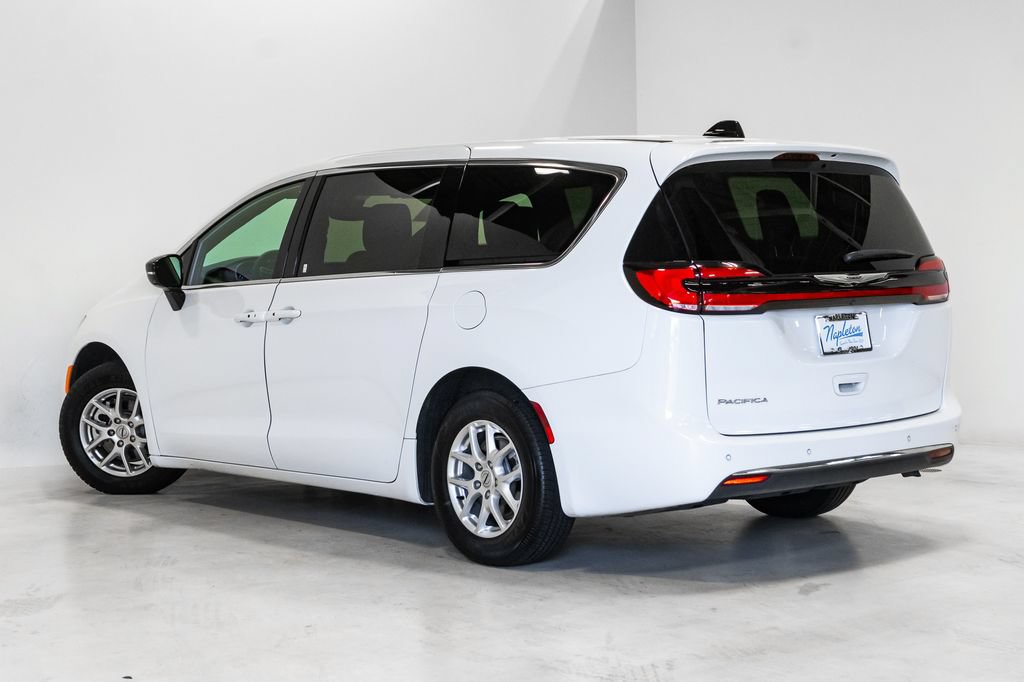 Used 2025 Chrysler Pacifica Select FWD image 26