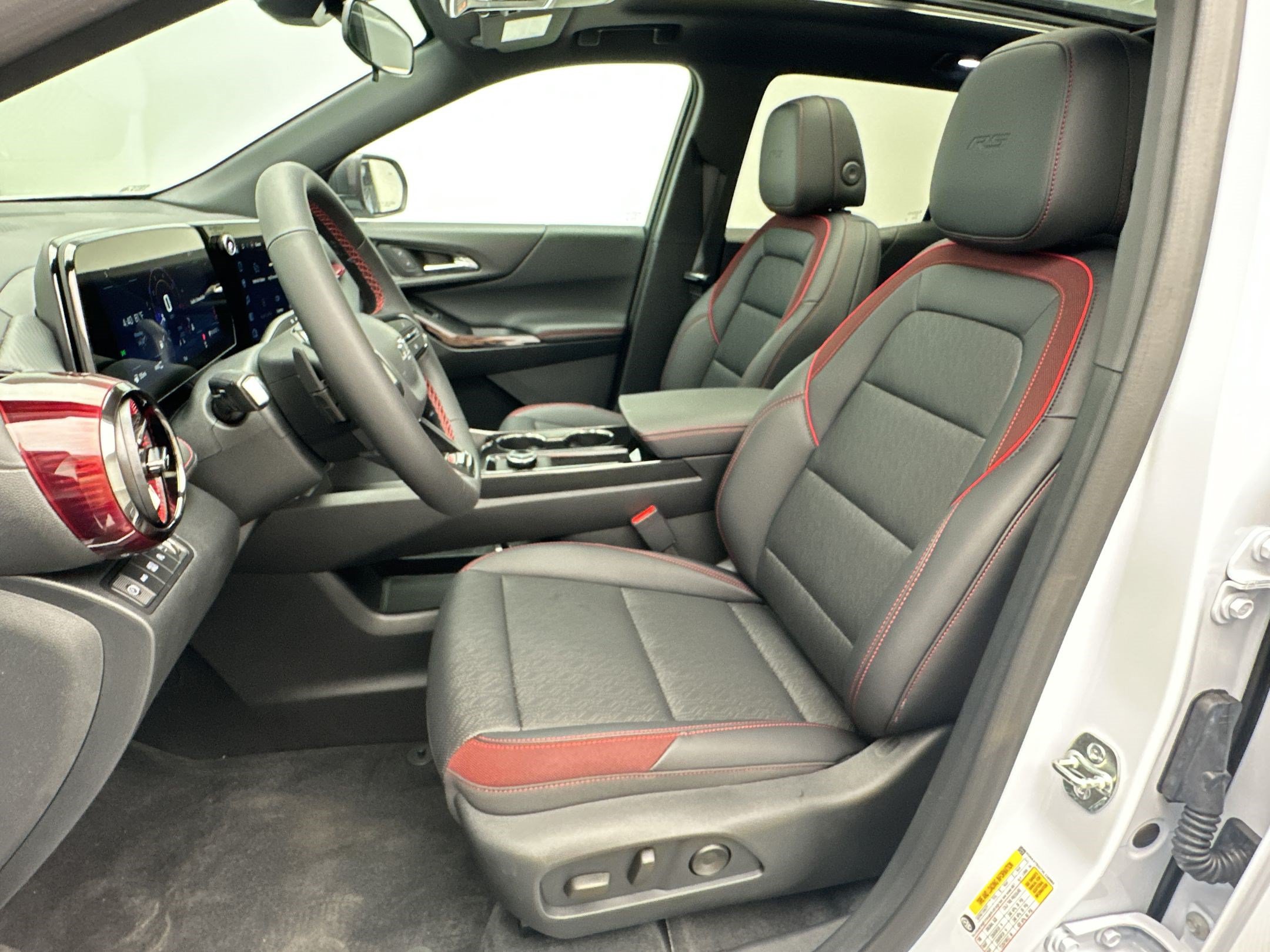 New 2027 Chevrolet Equinox RS w/ LPO, Floor Liner Package AWD/4WD image 5