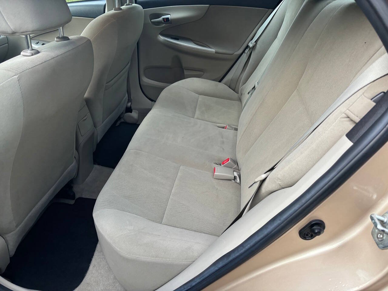 Used 2012 Toyota Corolla LE FWD image 17