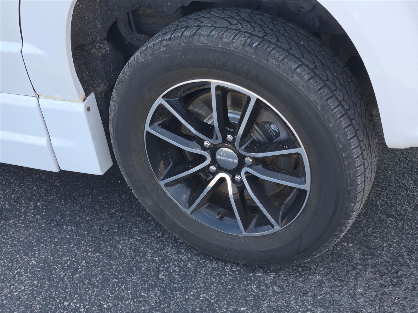 Used 2016 Dodge Grand Caravan SE image 13