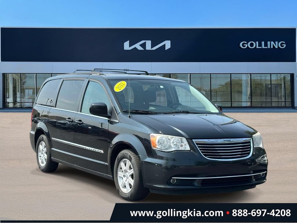 Used 2012 Chrysler Town & Country Touring FWD image 1