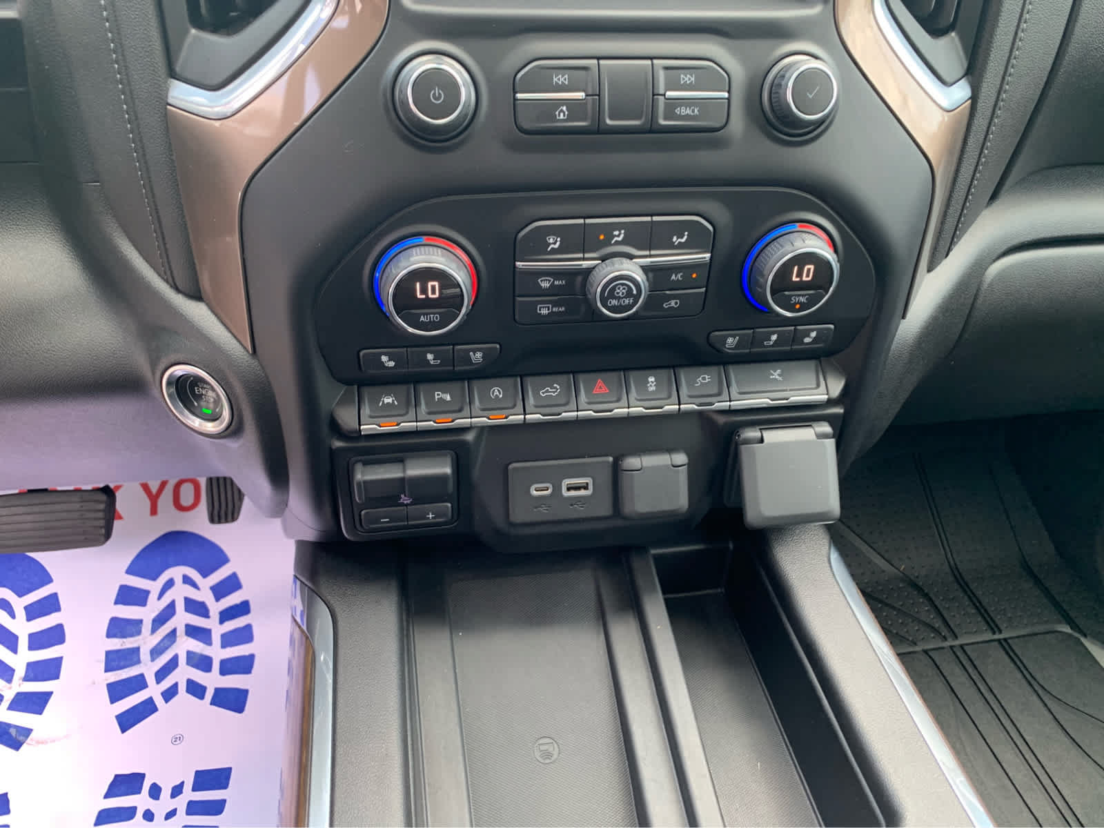 Used 2019 Chevrolet Silverado 1500 High Country w/ Technology Package AWD/4WD image 18