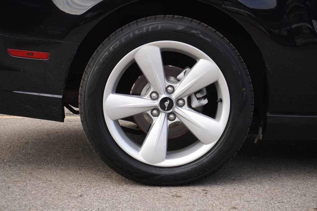 Used 2013 Ford Mustang GT image 12