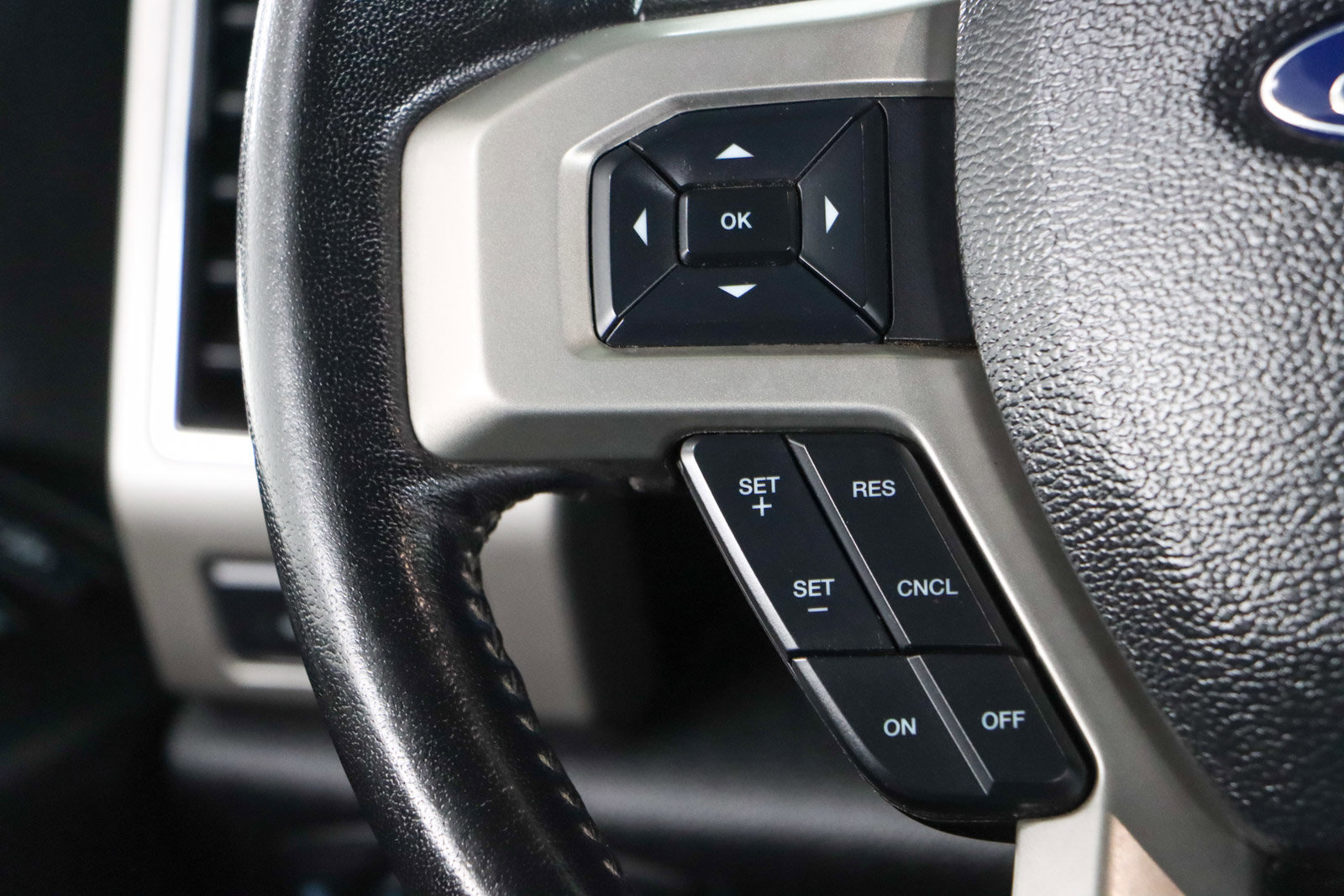 Used 2021 Ford F250 Lariat w/ Lariat Value Package AWD/4WD image 14