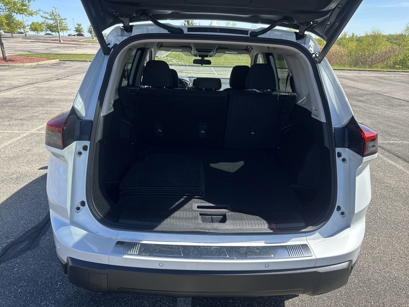 Certified 2025 Nissan Rogue SV AWD/4WD image 30