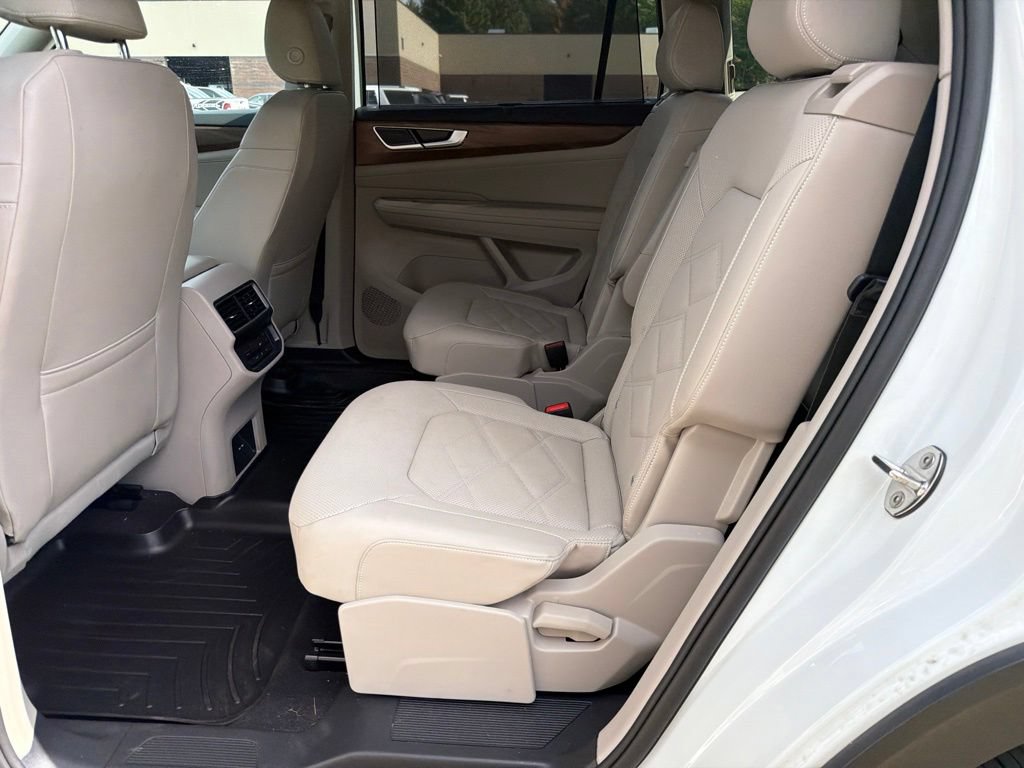 Used 2025 Volkswagen Atlas SE AWD/4WD image 13