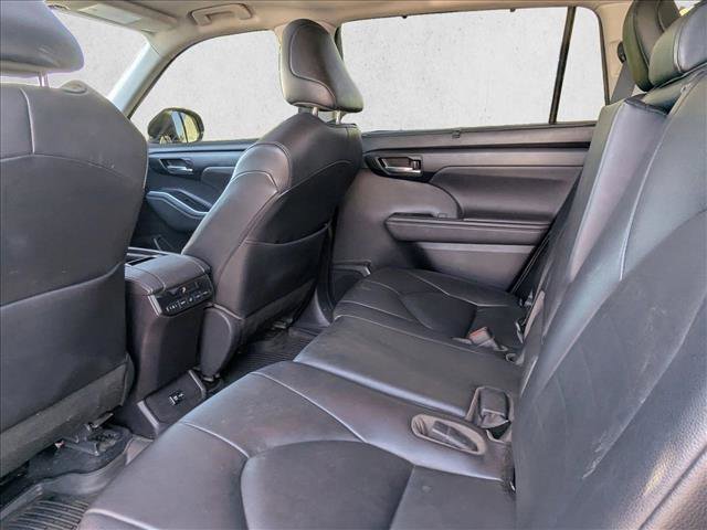 Used 2020 Toyota Highlander XLE image 20