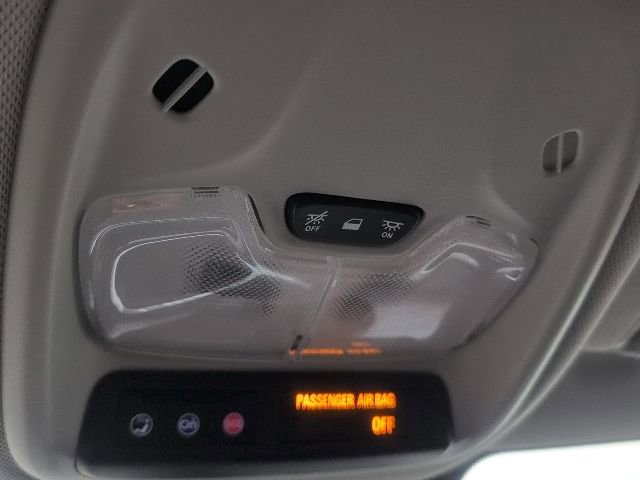 Used 2023 Chevrolet TrailBlazer LT AWD/4WD image 32