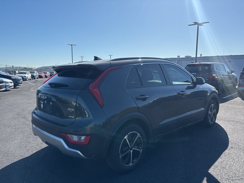 Used 2023 Kia Niro EX FWD image 2