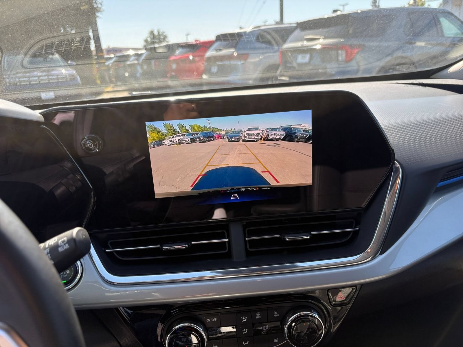 Used 2025 Chevrolet Trax LT w/ LT Convenience Package FWD image 21