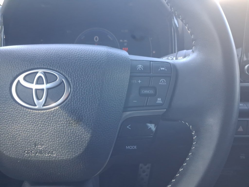 Used 2025 Toyota Camry SE w/ Convenience Package FWD image 31