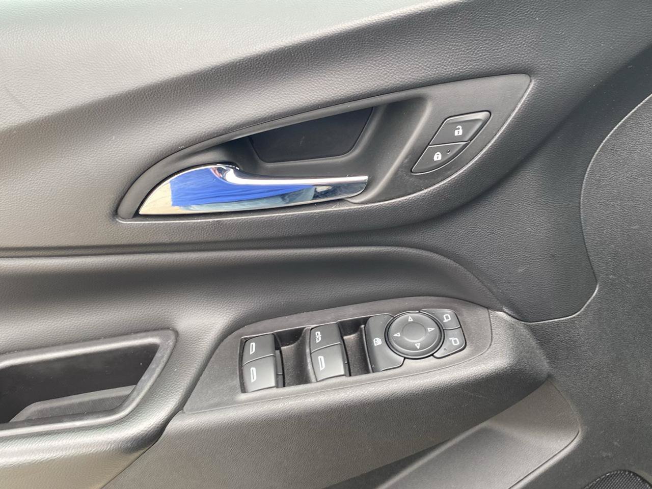 Used 2018 Chevrolet Equinox LT AWD/4WD image 16
