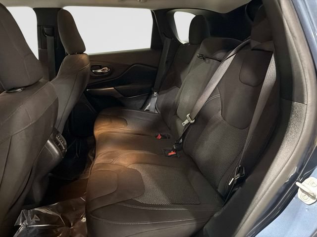 Used 2021 Jeep Cherokee Latitude FWD image 13