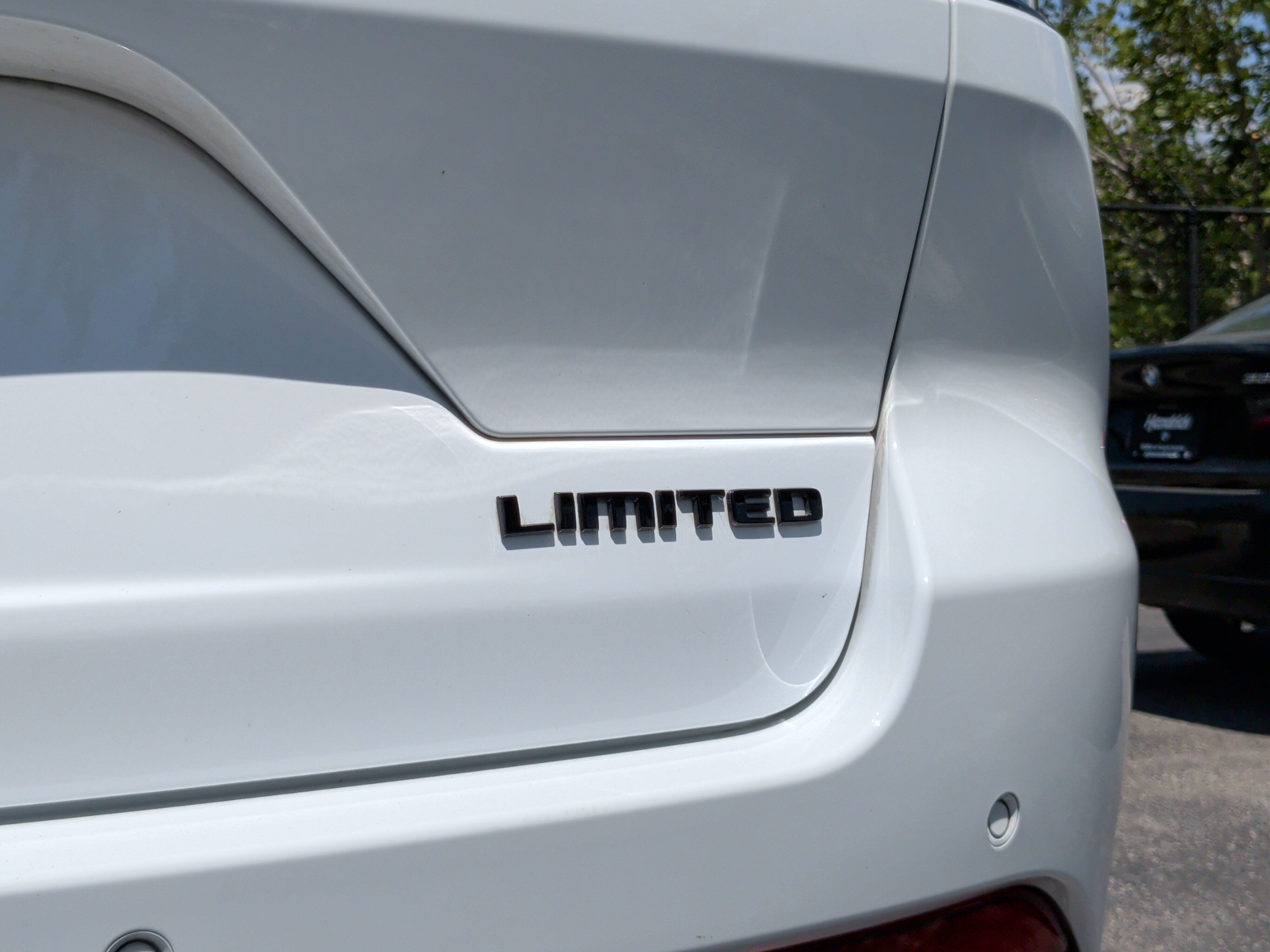 Used 2025 Jeep Grand Cherokee Limited w/ Luxury Tech Group II RWD image 11