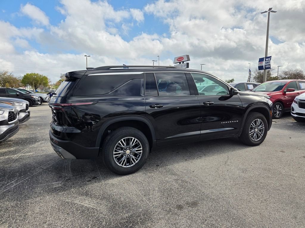 Certified 2025 Chevrolet Traverse LT FWD image 14