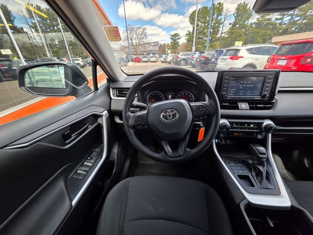 Used 2022 Toyota RAV4 LE AWD/4WD image 17
