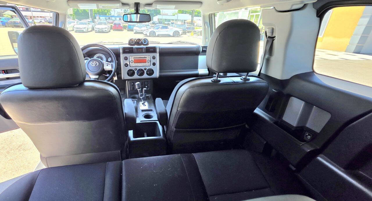 Used 2014 Toyota FJ Cruiser 4WD w/ Upgrade Package image 21