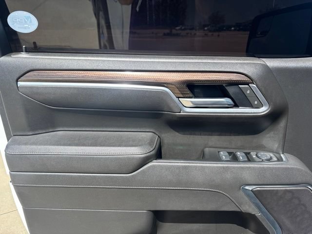 Used 2025 Chevrolet Silverado 1500 LT AWD/4WD image 11