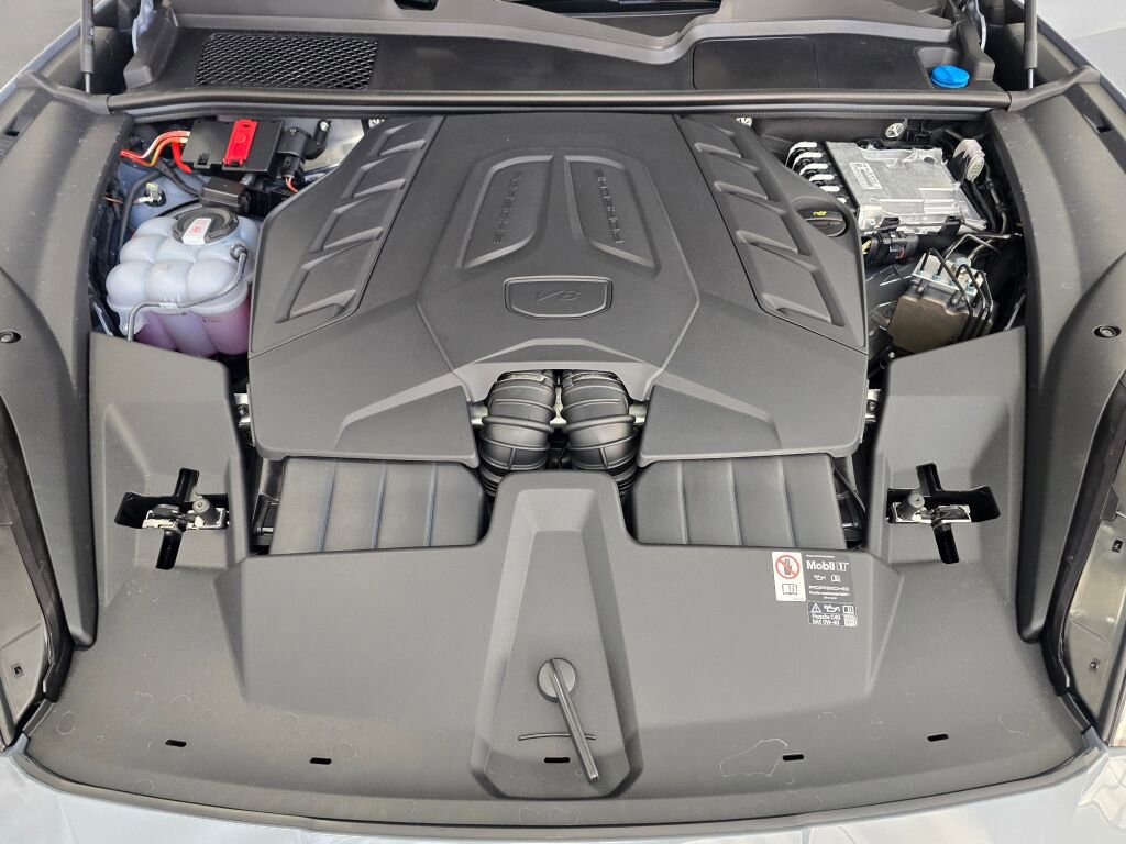 New 2025 Porsche Cayenne GTS image 12