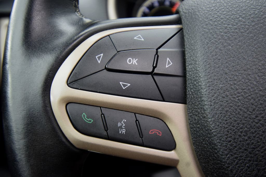 Used 2017 Jeep Cherokee Limited AWD/4WD image 40