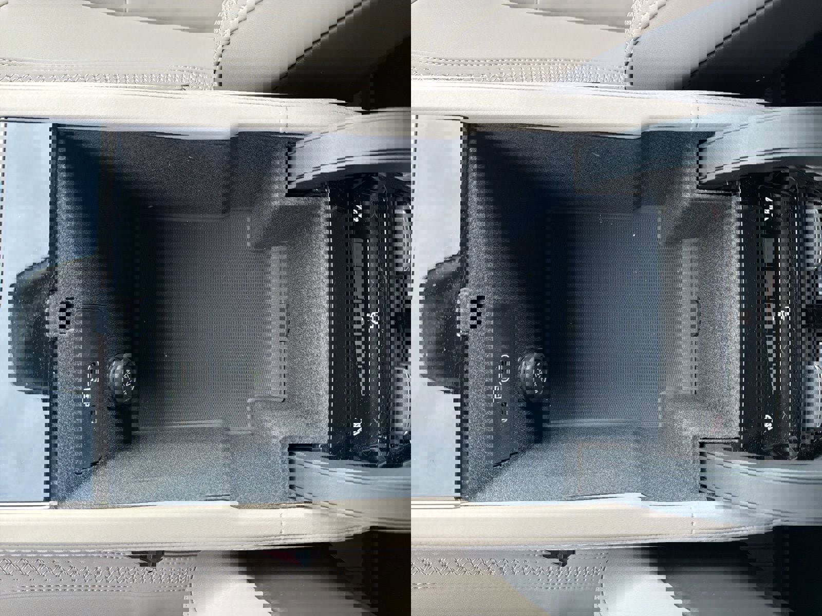 New 2026 Volvo XC90 B6 Core w/ Protection Package Premier image 52