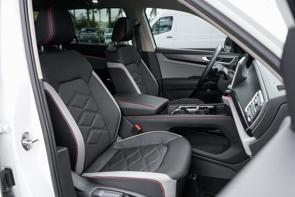 Used 2025 Volkswagen Atlas Peak Edition SE image 43