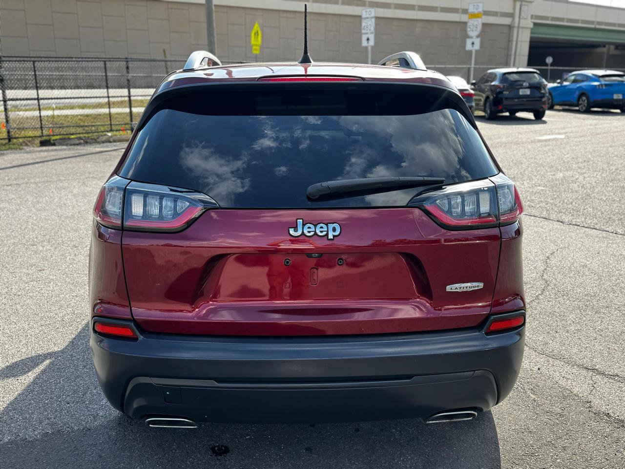 Used 2019 Jeep Cherokee Latitude Plus FWD image 11