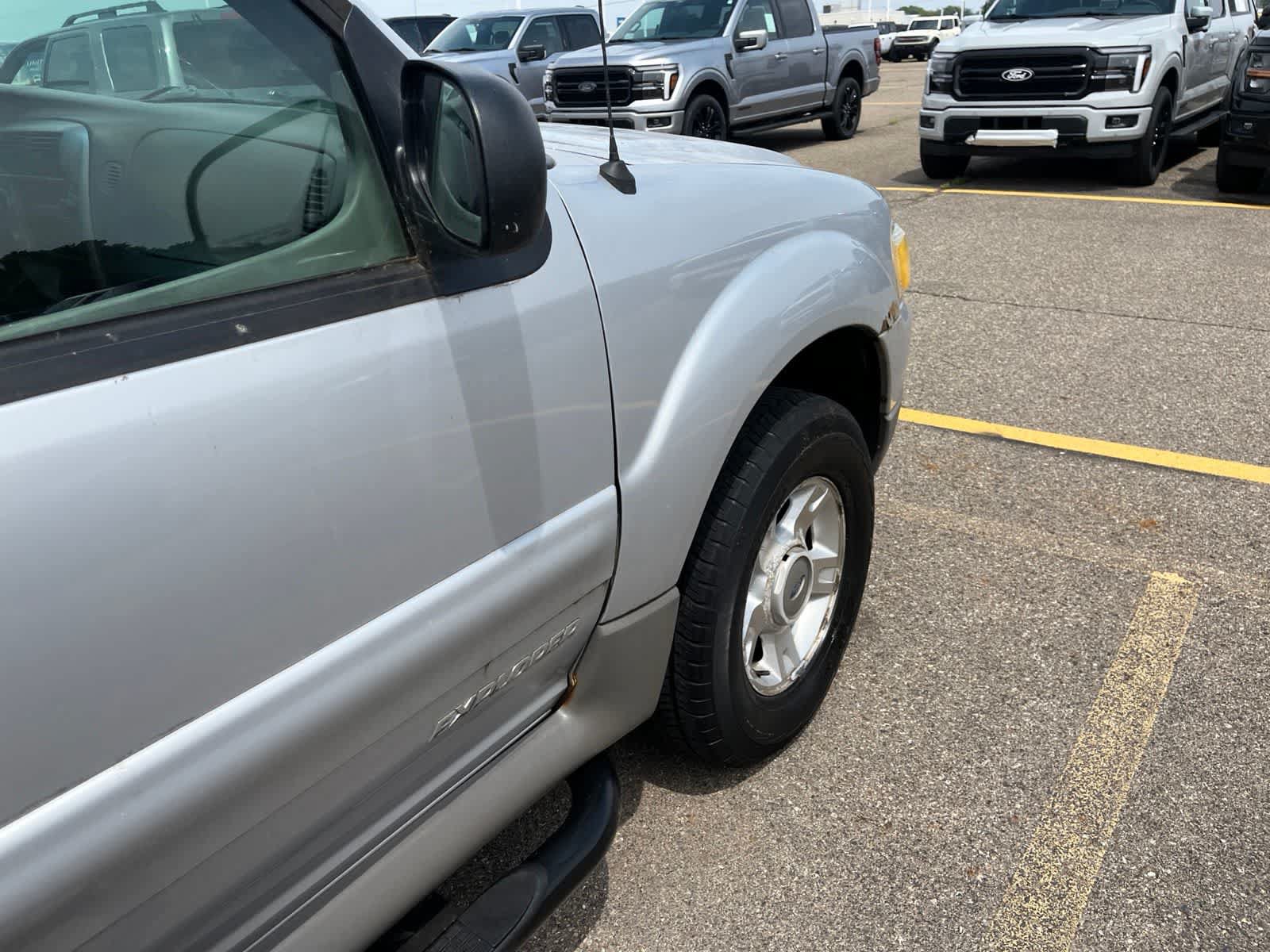 Used 2001 Ford Explorer Sport Trac 4x4 image 21