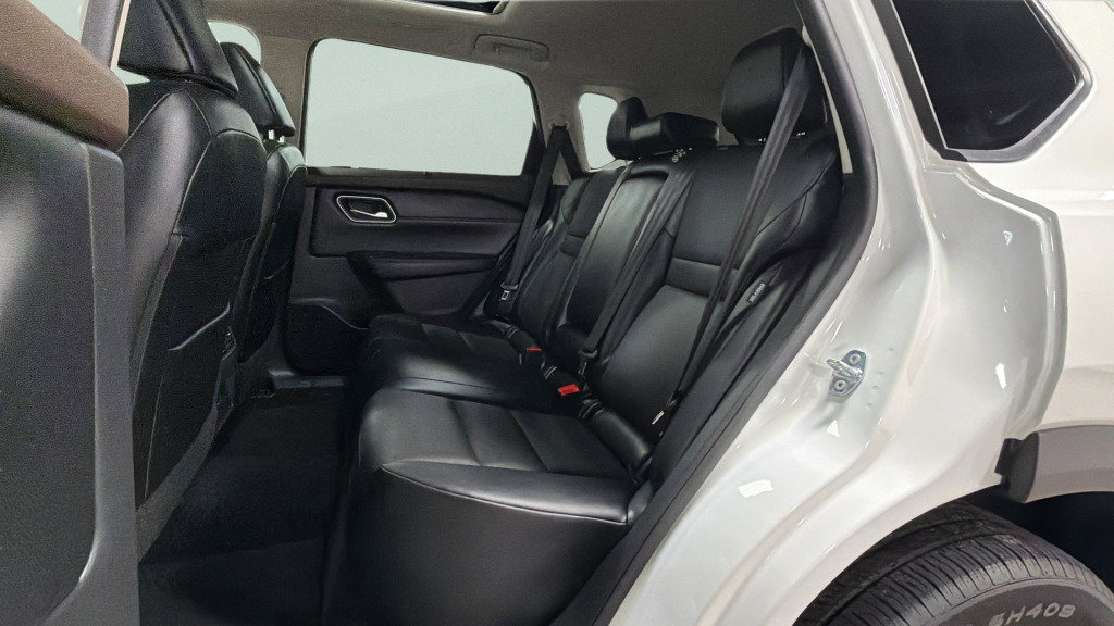 Used 2021 Nissan Rogue SV w/ Premium Package FWD image 31