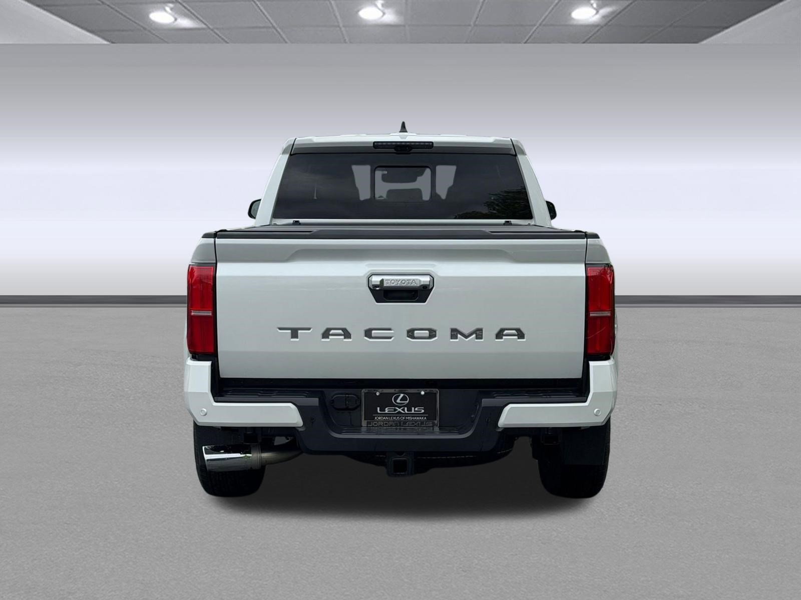 Used 2025 Toyota Tacoma Limited AWD/4WD image 9