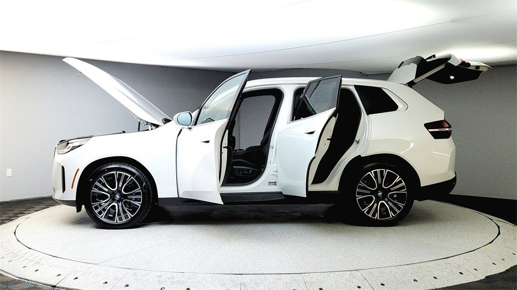 Used 2025 BMW X3 xDrive30i w/ Premium Package image 4