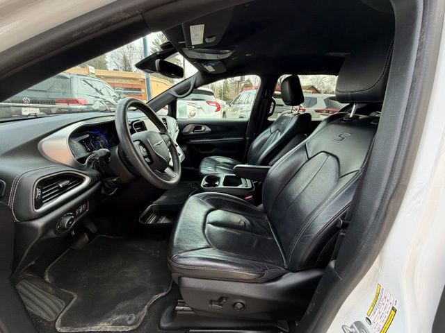 Used 2022 Chrysler Pacifica Touring-L w/ S Appearance Package FWD image 9
